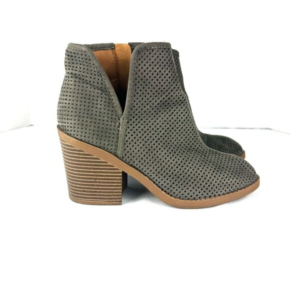 SODA Grey Faux Suede Chunky Heel Ankle Bootie Sz 7.5 - Picture 4 of 11